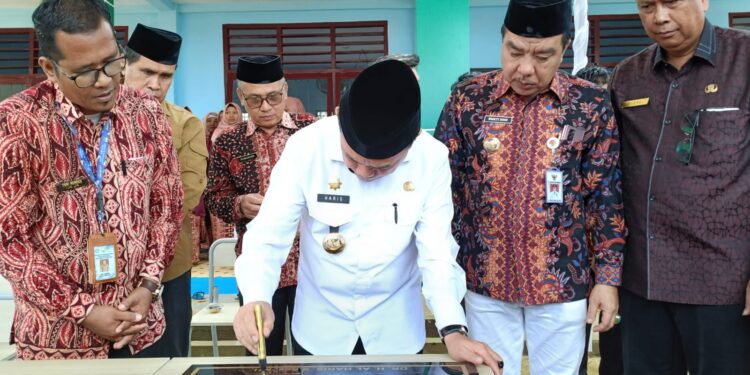 Gubernur Al Haris Resmikan Gedung SMK 15 Merangin: Sebut SMK Peternakan Sangat Dibutuhkan