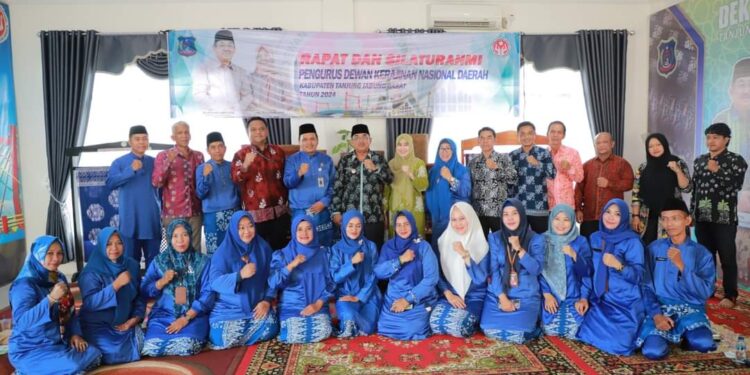 Demi Tingkatkan Promosi Ekonomi Kreatif di Tanjabbar, Bupati Dorong Dekranasda Lebih Aktif
