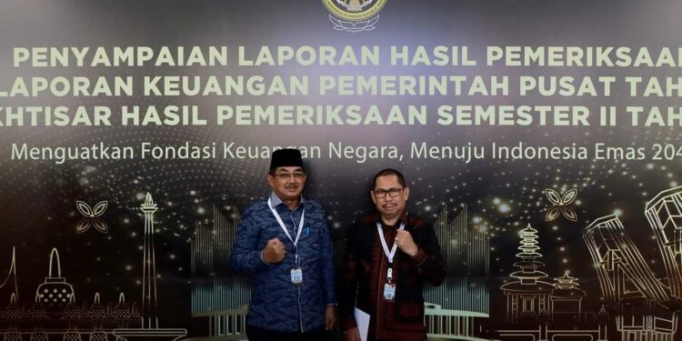 Bersama Ketua DPRD, Bupati Tanjabbar Hadiri Penyerahan LHP LKPP 2023