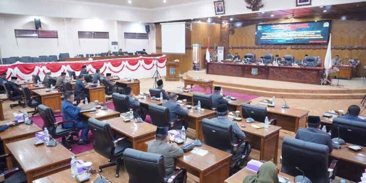 Ketua DPRD Tanjabbar Pimpin Rapat Paripurna ke Empat Penetapan APBD-P 2024