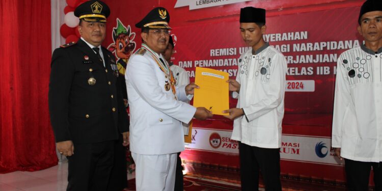 Bupati Tanjabbar Berikan Remisi Umum  Kepada 332 Narapidana Lapas Kualatungkal 