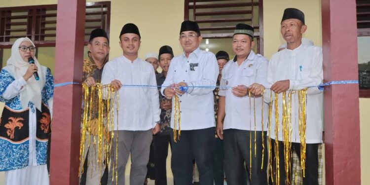 Dua Anggota DPRD Tanjabbar Dampingi Bupati Resmikan Gedung SDN 29 Makmur Jaya 