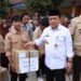Al Haris Gubernur Jambi Serahkan Bantuan Dumisake Pendidikan dan Dumisake UMKM