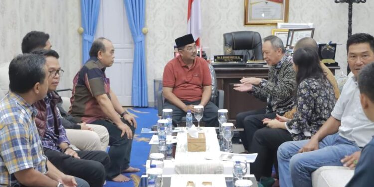Bupati Anwar Sadat Terima Kunjungan Calon Investor Jepang Bahas Potensi Perikanan Udang Mantis