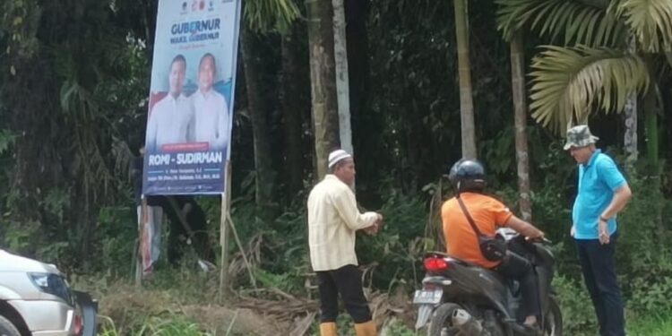 Curang, Lurah Teluk Dawan Diduga Nekat Pasang Sendiri Baliho RH