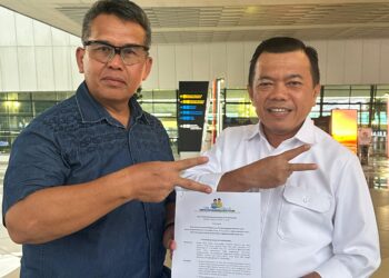 Resmi, Al Haris Serahkan SK Tim Pilgub Jambi Disaksikan Jenderal Dudung