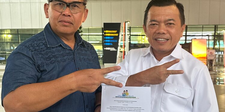 Resmi, Al Haris Serahkan SK Tim Pilgub Jambi Disaksikan Jenderal Dudung