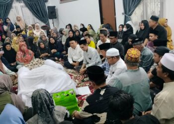 Al Haris Melayat ke Rumah Duka Rektor UIN Alm Prof Asad Isma