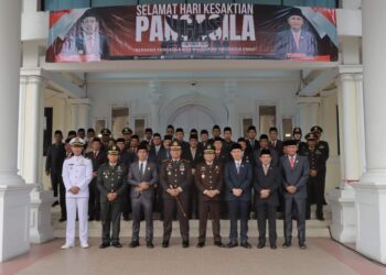 Ketua DPRD Sementara Tanjabbar Bacakan Pembukaan UUD 45 Upacara  Hari Kesakitan Pancasila 2024