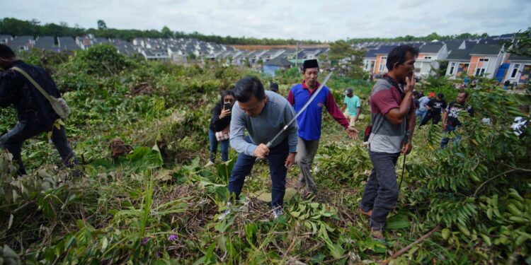 Al Haris Gontong Royong Bersama Warga Bagan Pete Kota Jambi