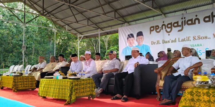 Tabligh Akbar di Sebapo, Das’ad Latif Bersama Ribuan Warga Doakan Haris-Sani Jadi Gubernur Jambi 2024-2029