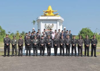 Peringati Hari Pahlawan Pemkab Tanjabbar Laksanakan Ziarah dan Tabur Bunga