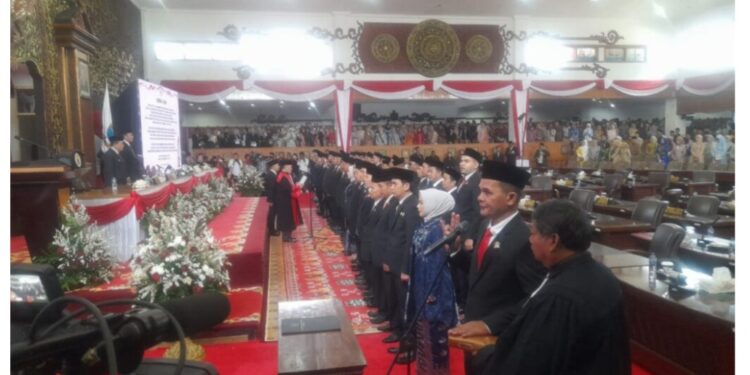 55 Anggota DPRD Provinsi Jambi Periode 2024-2029 di lantik