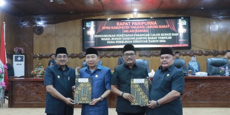 Bupati Hadiri Paripurna DPRD Pengumuman Penetapan Pasangan Bupati dan Wakil Bupati Terpilih