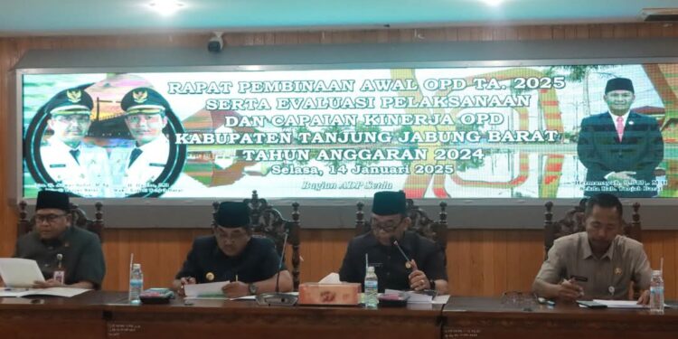 Bupati Anwar Sadat Pimpin Rakor Evaluasi Kinerja 2024 dan Strategi Program 2025