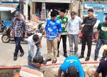 Pantau Pembersihan Drainase, Bupati Anwar Sadat Himbau Warga Tidak Buang Sampah Sembarangan