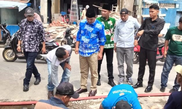Pantau Pembersihan Drainase, Bupati Anwar Sadat Himbau Warga Tidak Buang Sampah Sembarangan