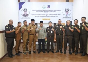 Perkuat Kolaborasi dengan Kejari, Bupati Serahkan Hibah Gedung Kantor Kejari di Desa Pembengis