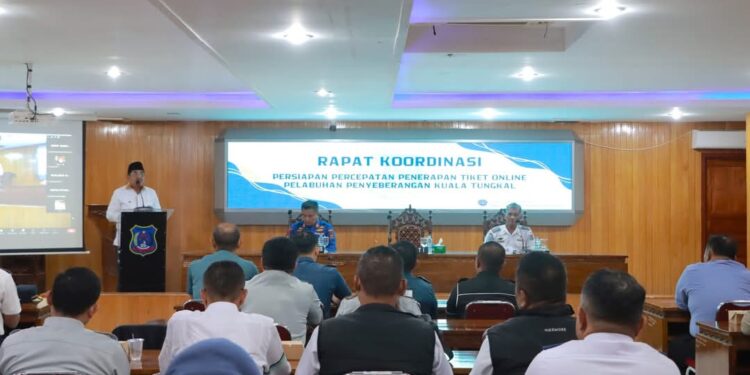Bupati Tanjab Barat Terapkan Sistem Tiket Online di Pelabuhan Kuala Tungkal untuk Layanan Prima