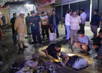 Bupati Anwar Sadat Pimpin Langsung Pembersihan Drainase Kuala Tungkal Selama Tiga Malam