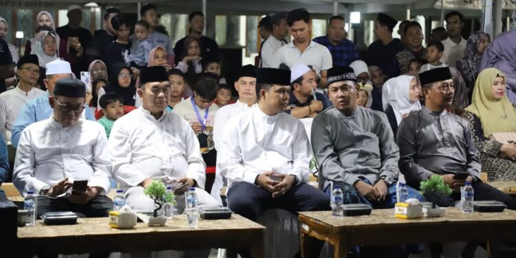 Sekda Tanjab Barat Lepas Peserta Festival Arakan Sahur Ramadan Minggu Ketiga