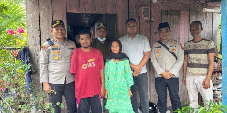 Kapolres Tanjab Barat Sambangi Nelayan Disabilitas yang Viral, Beri Bantuan dan Dukungan