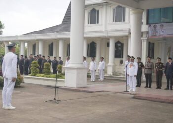 Bupati Tanjab Barat Pimpin Upacara Hari OTDA ke-29: Sinergi Pusat-Daerah Jadi Kunci Menuju Indonesia Emas 2045