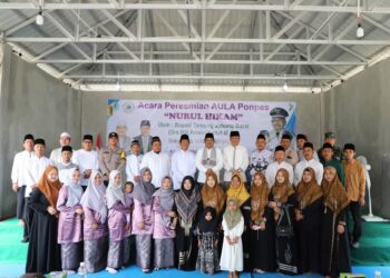 Bupati Tanjab Barat Resmikan Aula Baru Ponpes Nurul Hikam, Salurkan Bantuan untuk Masjid Lewat Program Berkah Madan