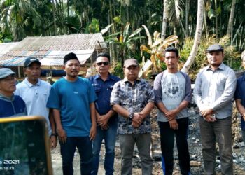 Rumah Warga Terbakar, Anggota DPRD Tanjab Barat Tunjukkan Kepedulian Langsung di Lokasi