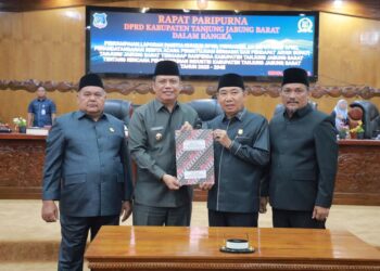 Wabup Katamso Sampaikan Pendapat Akhir atas LKPJ 2024 di Paripurna Keempat DPRD Tanjab Barat
