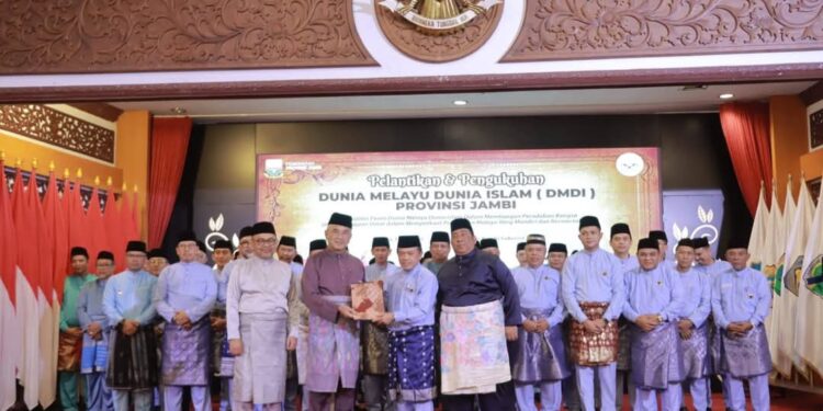 Wakil Bupati Tanjab Barat Hadiri Pelantikan DMDI Jambi, Komitmen Lestarikan Budaya dan Ukhuwah Islamiyah