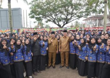 Bupati Tanjab Barat Serahkan SK ASN: 622 CPNS dan PPPK Siap Mengabdi