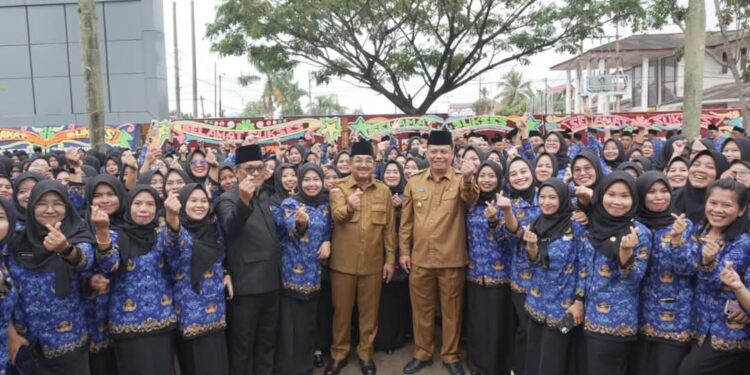 Bupati Tanjab Barat Serahkan SK ASN: 622 CPNS dan PPPK Siap Mengabdi