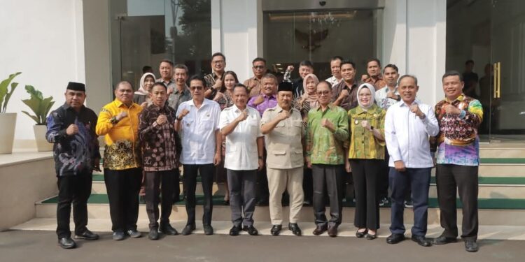 Wabup Tanjab Barat Gaungkan Kesejahteraan Petani Kelapa di Hadapan Menteri Bappenas