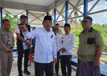 Bupati Tanjab Barat Salurkan Bantuan dan Semangat untuk Korban Longsor