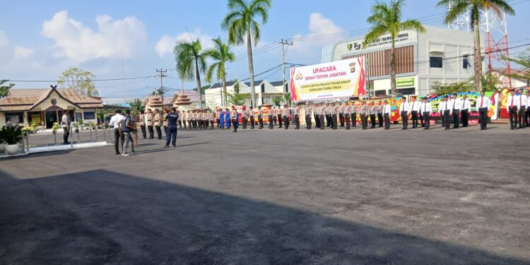 Polres Tanjab Barat Gelar Sertijab Kasat Lantas dan Kapolsek Tebing Tinggi, Kapolres Tekankan Profesionalisme dan Dedikasi