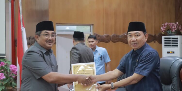 Ranperda Pertanggungjawaban APBD 2024 Disampaikan Bupati Anwar Sadat dalam Paripurna DPRD