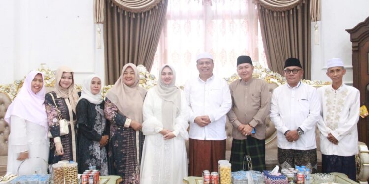Suasana Akrab dan Penuh Kebersamaan Warnai Open House Idul Adha Wabup Tanjab Barat