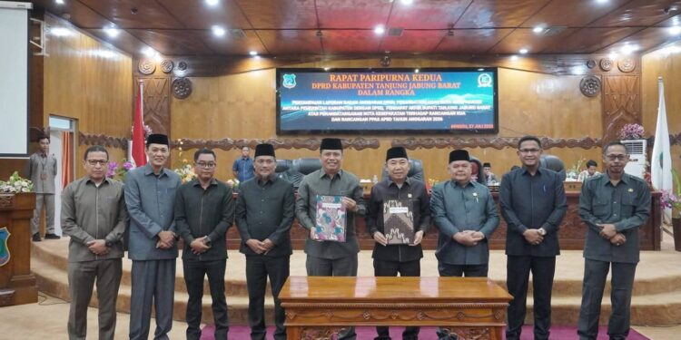 Pemkab-DPRD Tanjab Barat Resmi Teken KUA-PPAS APBD 2026 dalam Rapat Paripurna Kedua