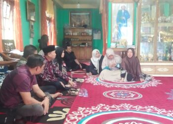 Ketua DPRD Tanjab Barat Hadiri Rumah Duka Ansari, Sampaikan Duka Mendalam