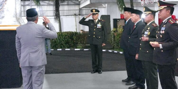 Malam Khidmat, Ketua DPRD dan Forkopimda Saksikan Pengukuhan Paskibraka Tanjab Barat 2025