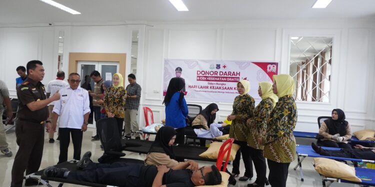 Kejari Tanjab Barat Gelar Donor Darah dan Cek Kesehatan Gratis Peringati Hari Lahir ke-80