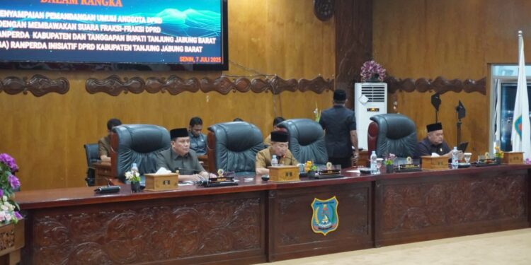 DPRD Tanjab Barat Gelar Rapat Paripurna Penyampaian Nota Pengantar 2 Raperda Pemkab dan 3 Raperda Inisiatif DPRD