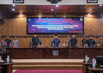 Mewakili Bupati, Sekda Hadiri Rapat Paripurna Penyampaian Nota Ranperda APBD Tanjab Barat 2026