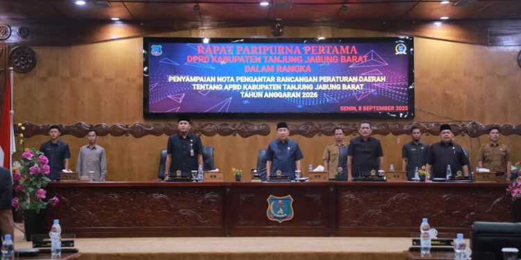 Mewakili Bupati, Sekda Hadiri Rapat Paripurna Penyampaian Nota Ranperda APBD Tanjab Barat 2026