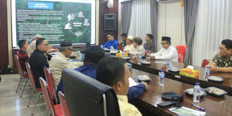 Bahas Hilirisasi Kelapa, Bupati Anwar Sadat Gandeng RoeKI Perkuat Ekonomi Petani