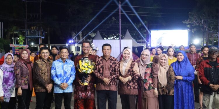 Dari Kuala Tungkal untuk Dunia: Batik Tanjab Barat Tampil Elegan di Tungkal Fashion Street 2