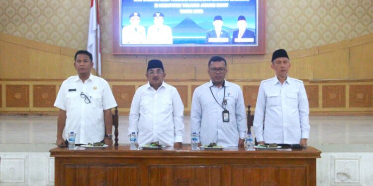 Pastikan Data Akurat, Bupati Tanjab Barat Ingatkan RT Laksanakan Tugas atau Siap Terima Sanksi