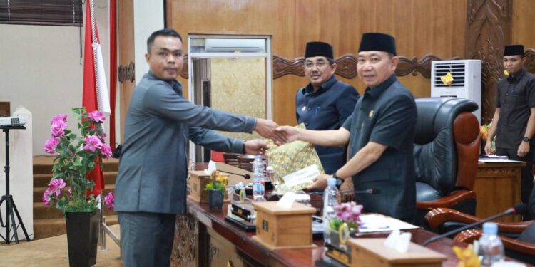 Bupati Hadiri Rapat Paripurna Kedua dengan Agenda Penyampaian Pemandangan Umum Anggota DPRD terhadap Ranperda Perubahan APBD 2025