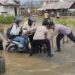 Jalur Utama ke Pelabuhan Roro Terputus, Polres Tanjab Barat Fokus Evakuasi Warga
